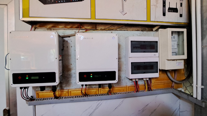 Inverter hòa lưới có lưu trữ (Hybrid)